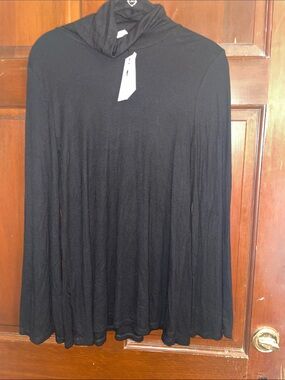 Cable & Gauge Black Long-Sleeve Top